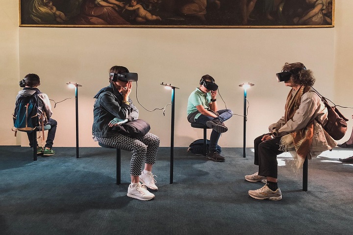 How Using AR and VR Can Improve Customer Experience